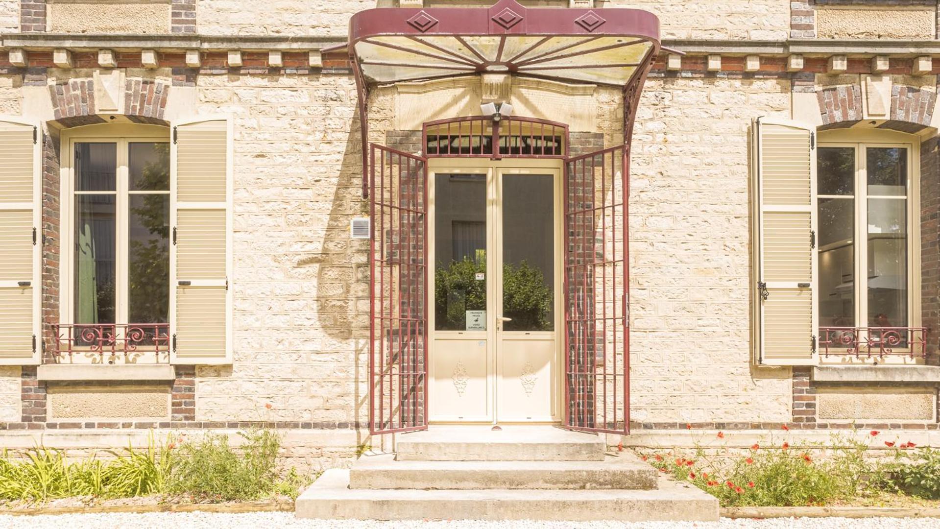 Bonappart 12 - Charme Napoleonien & Confort Troyes Exterior photo